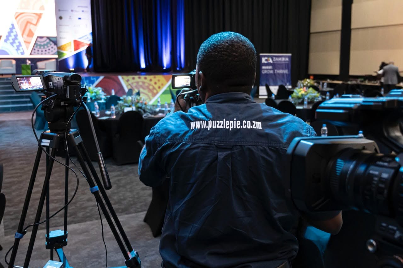 Kunda PPZ Camera with preview and presenter in virtual studio.